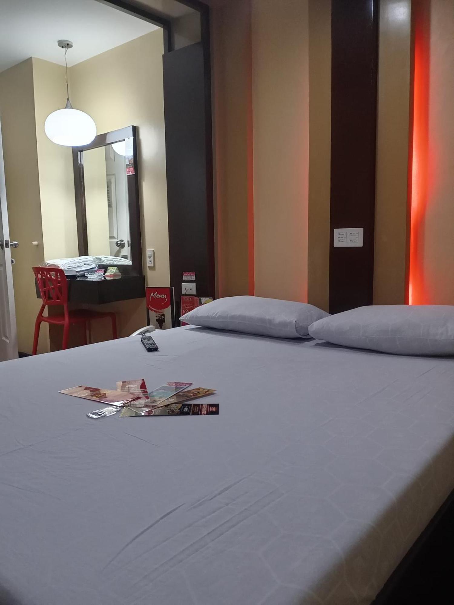 Hotel Sogo Edsa Taft Pasay Buitenkant foto