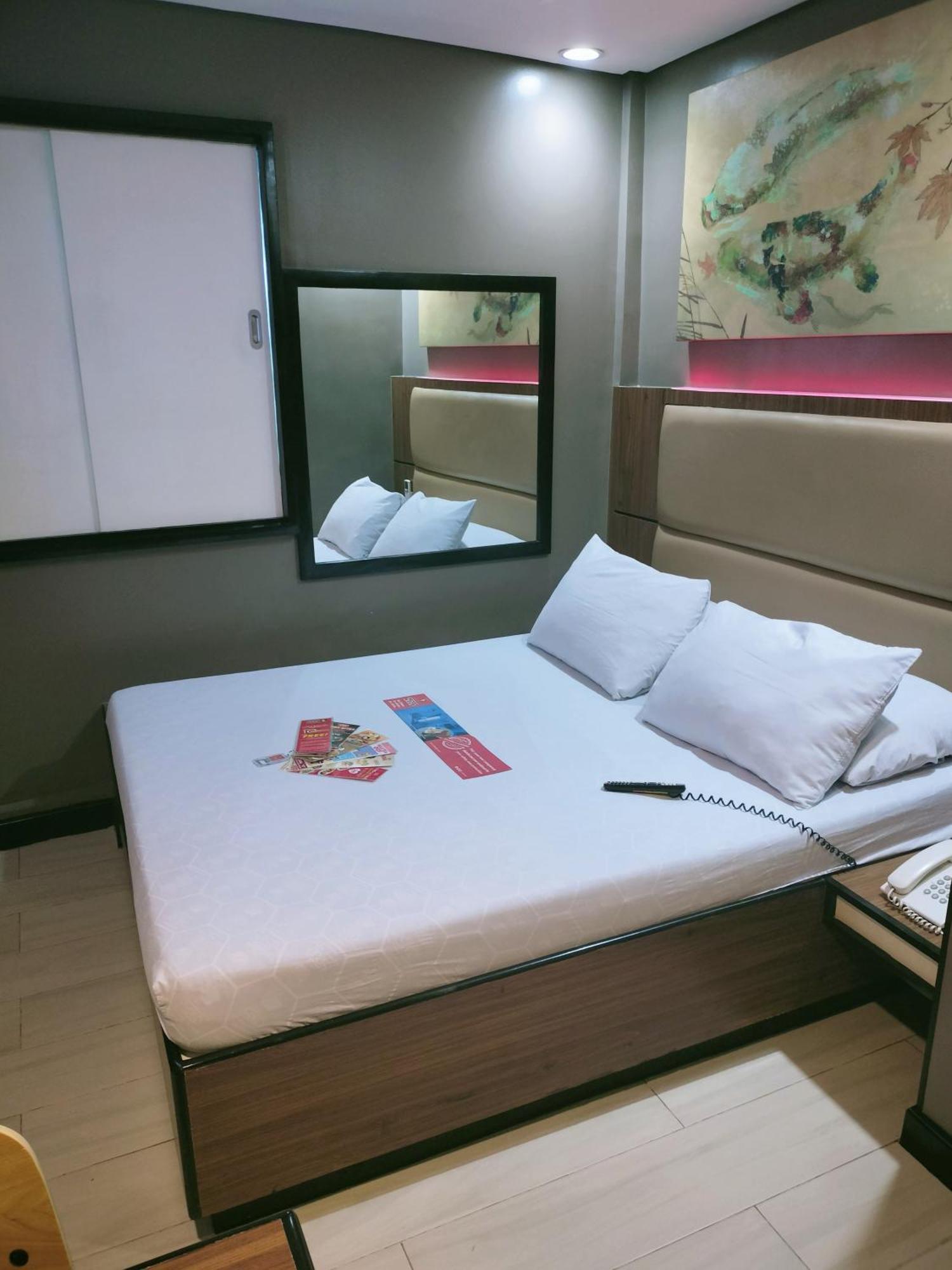 Hotel Sogo Edsa Taft Pasay Buitenkant foto